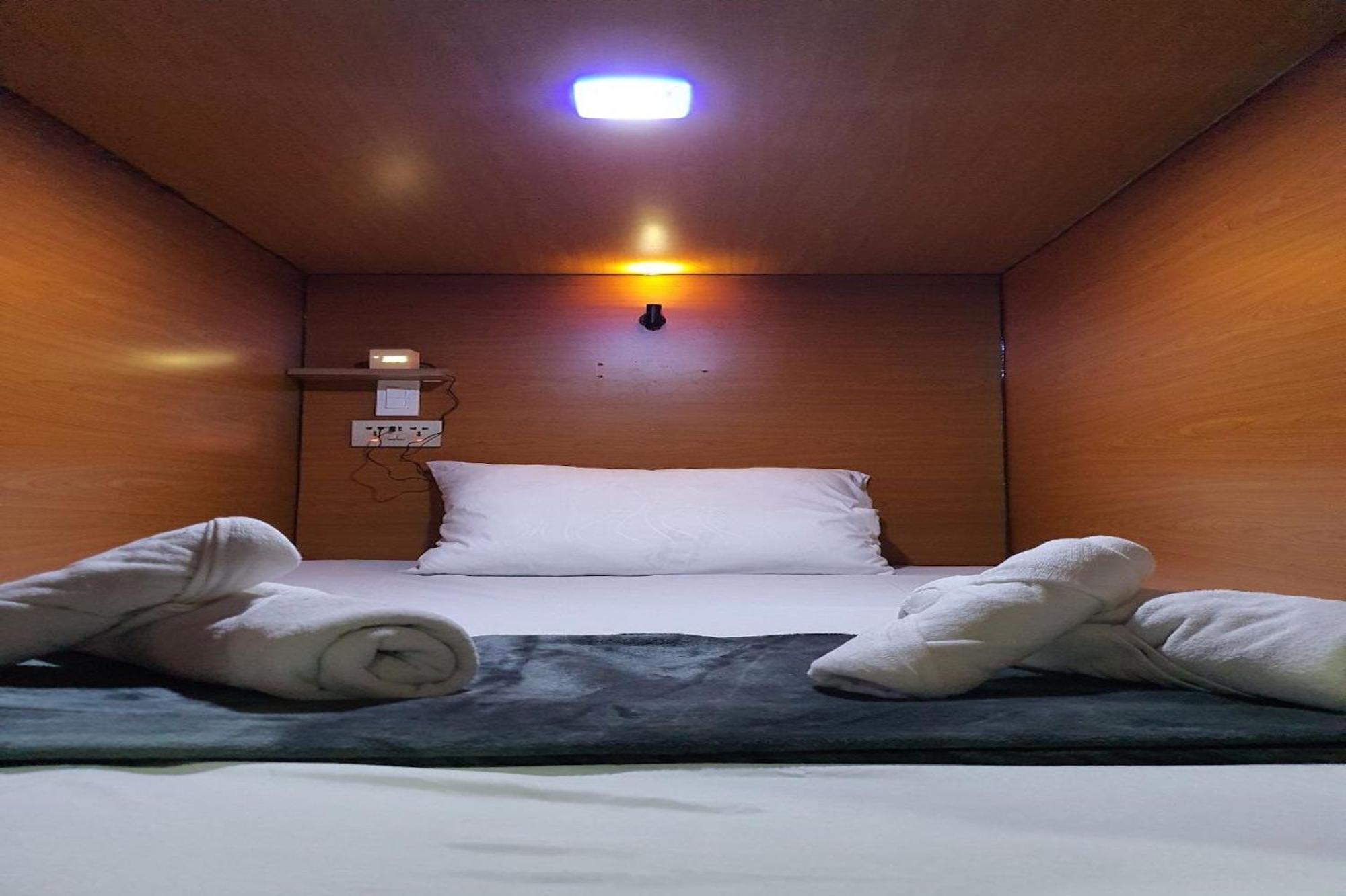 Attic Capsule Hotel Marigondon  Exterior photo