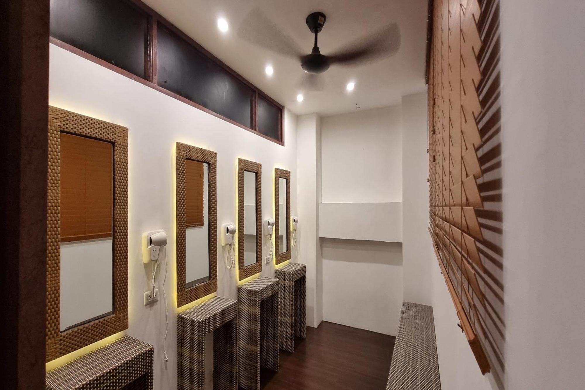 Attic Capsule Hotel Marigondon  Exterior photo