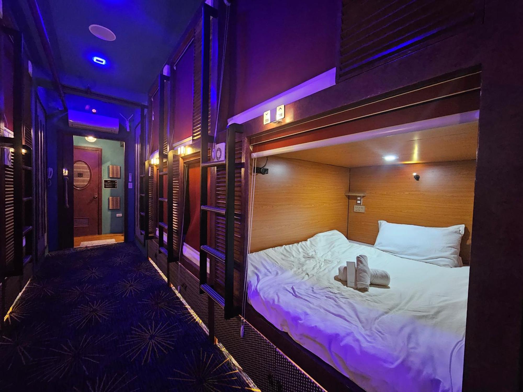 Attic Capsule Hotel Marigondon  Exterior photo