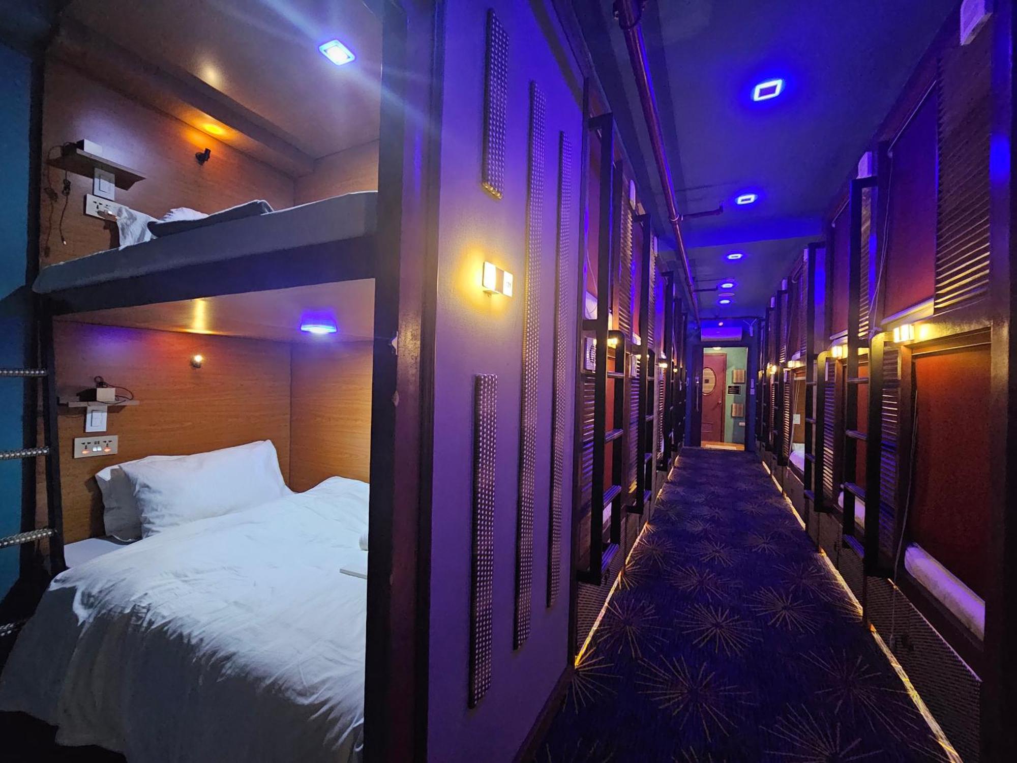 Attic Capsule Hotel Marigondon  Exterior photo